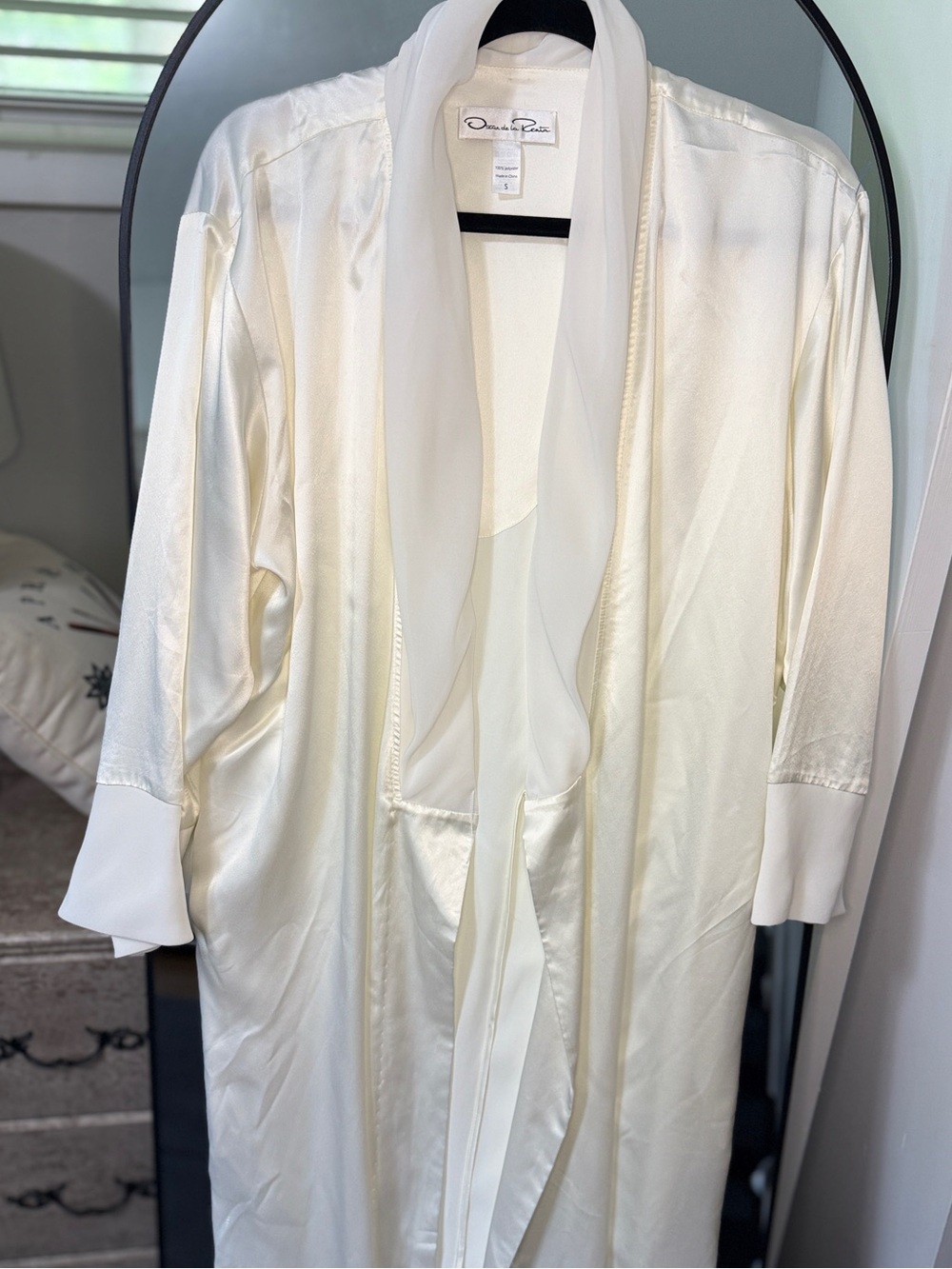 Oscar de la Renta Ivory Satin Robe with Sheer Trim